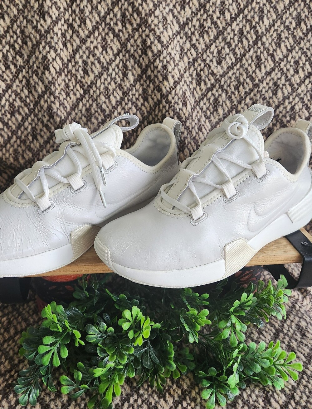 🌴Nike Womens Cream-White Leather Low-Top Sneakers